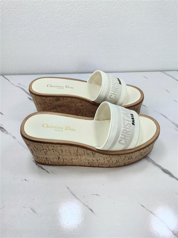 20251128184319495 270